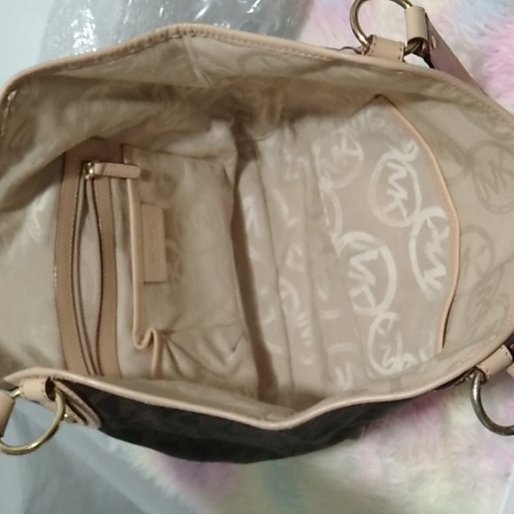 EASTER SALE! Authentic Michael Kors Jet Set Two Way  Shoulder bag Gently Used - Picture 10 of 16